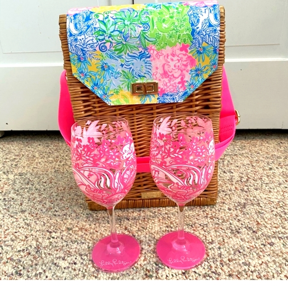 Lilly Pulitzer Other - Basket wine glass holder picnic